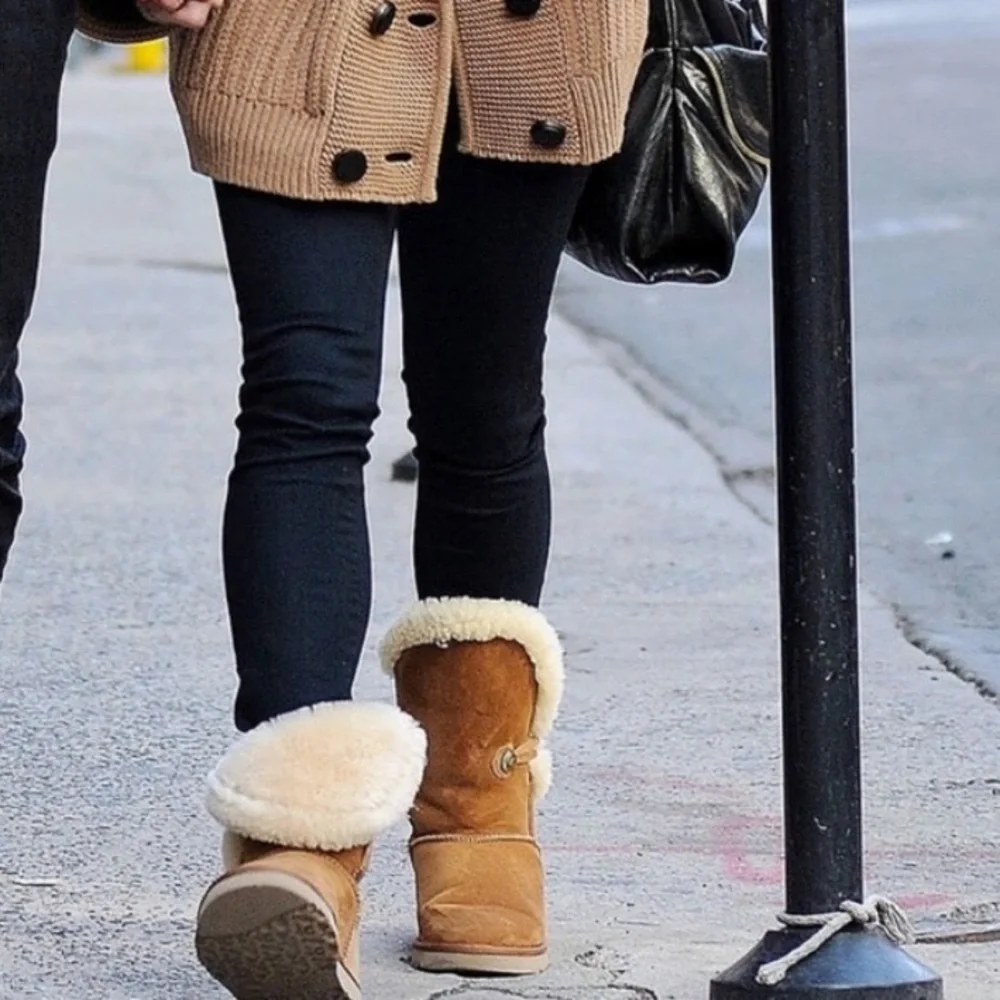UGG short womens